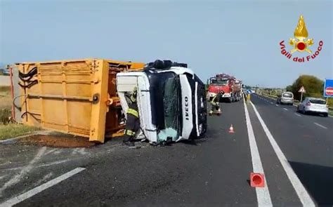 CASTROCIELO – Auto contro un camion, i conducenti in ospedale